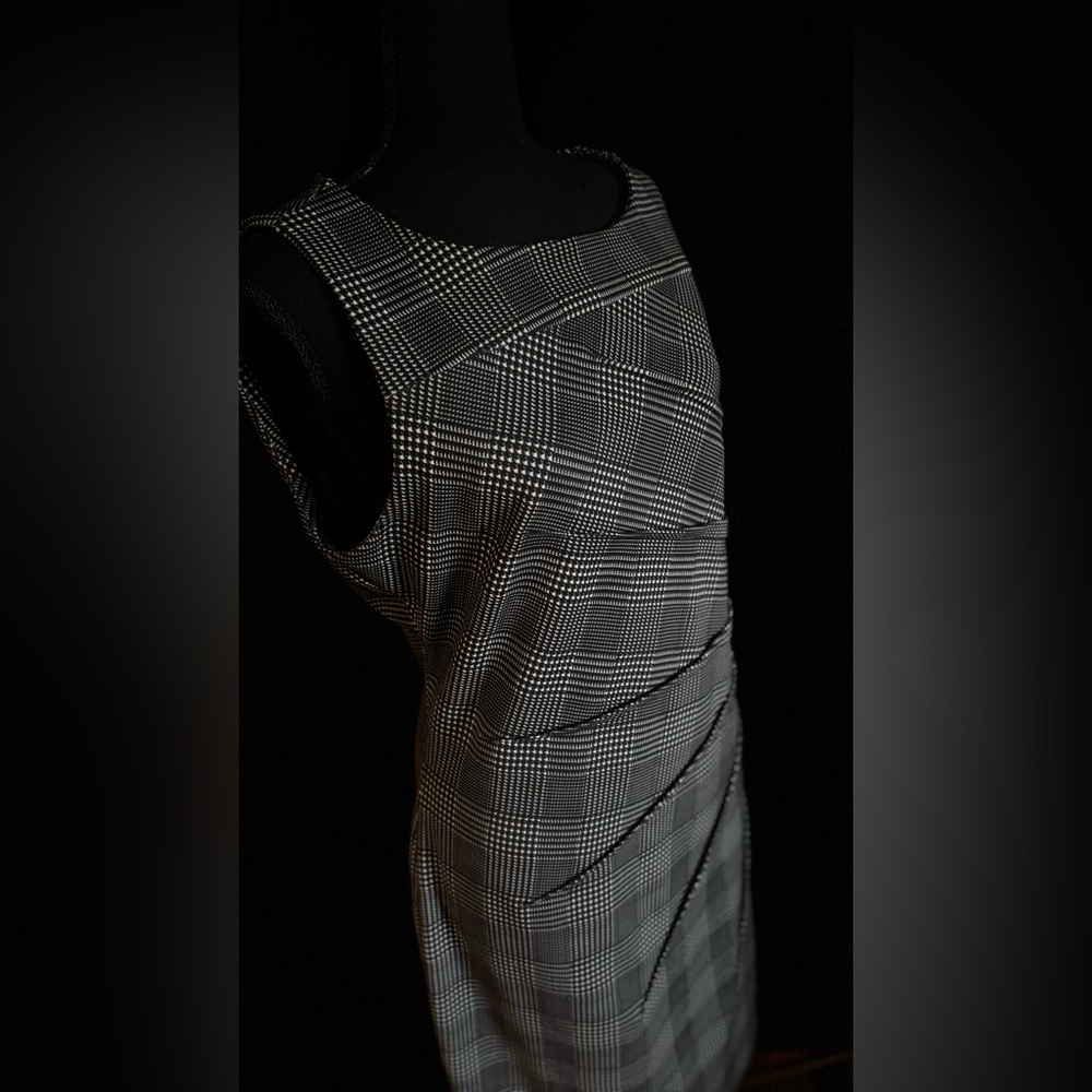 Calvin Klein BW checkered plaid spandex midi dress Size 12 - Picture 3 of 5